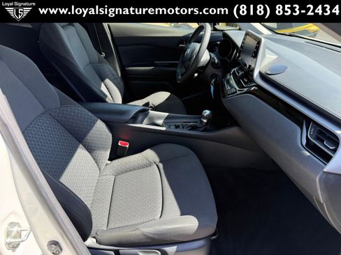 Used 2020 Toyota C-HR LE FWD image 27