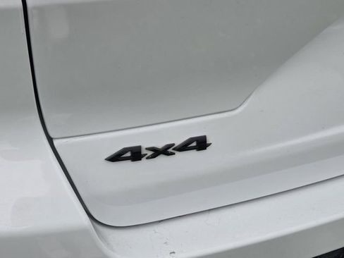 Used 2022 Jeep Grand Cherokee Limited AWD/4WD image 9