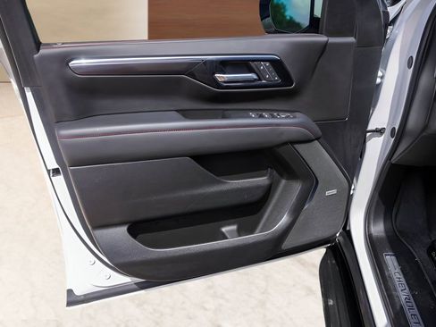 Used 2025 Chevrolet Tahoe RST w/ RST Performance Edition image 23