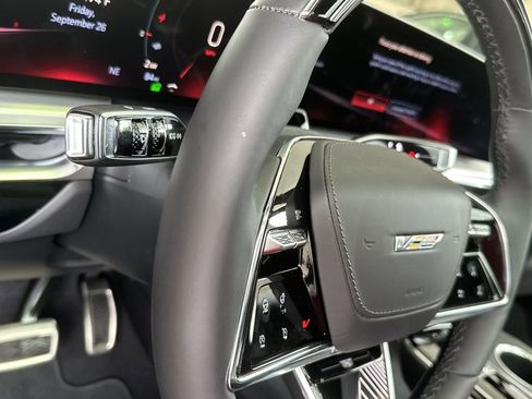 New 2026 Cadillac Lyriq V image 18