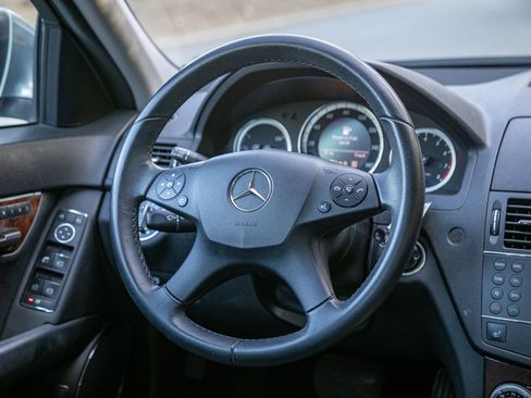 Used 2009 Mercedes-Benz C 300 Sedan image 20