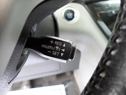 Used 2018 Toyota Sienna XLE image 19