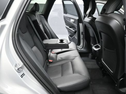 Used 2025 Volvo XC60 B5 Plus AWD/4WD image 19