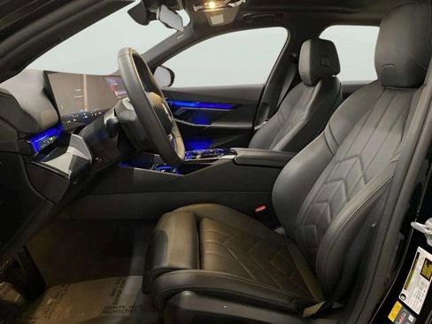 Used 2025 BMW i5 eDrive40i image 56