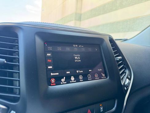 Used 2021 Jeep Cherokee Latitude Plus image 22