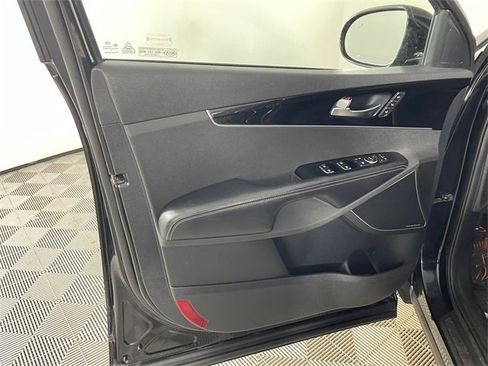 Used 2019 Kia Sorento SX image 18