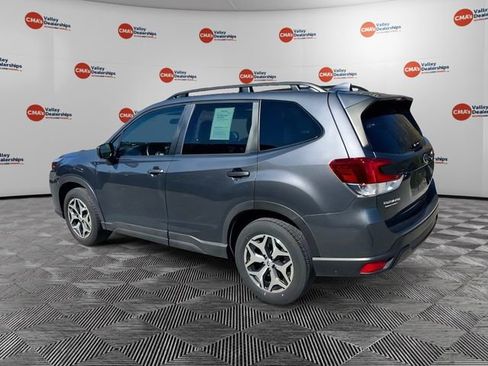 Used 2023 Subaru Forester Premium image 5