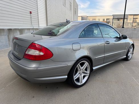Used 2009 Mercedes-Benz CLK 350 Coupe image 3