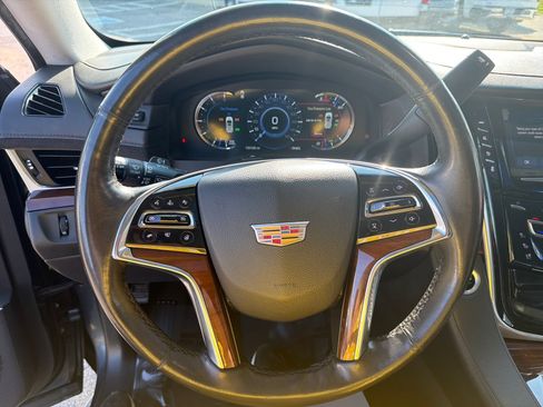 Used 2020 Cadillac Escalade ESV Luxury AWD/4WD image 17