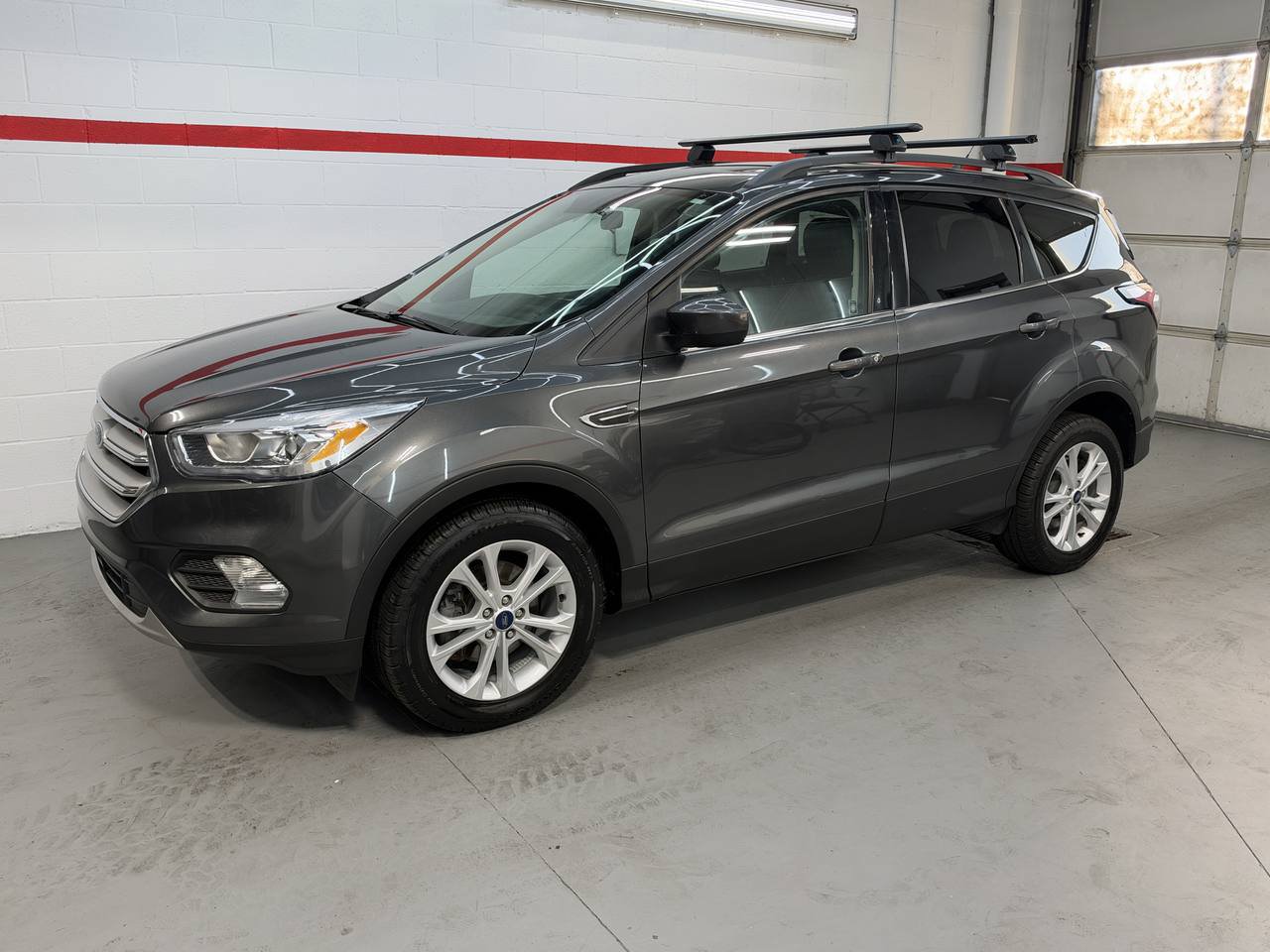 Used 2018 Ford Escape SEL AWD/4WD image 2