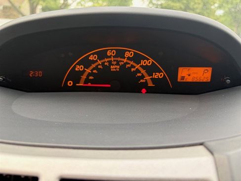 Used 2009 Toyota Yaris 4-Door Hatchback FWD image 14