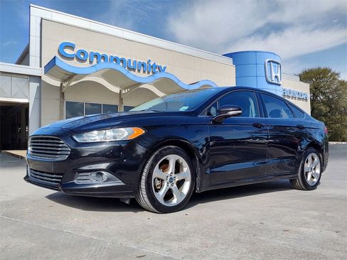 Used 2014 Ford Fusion SE image 1