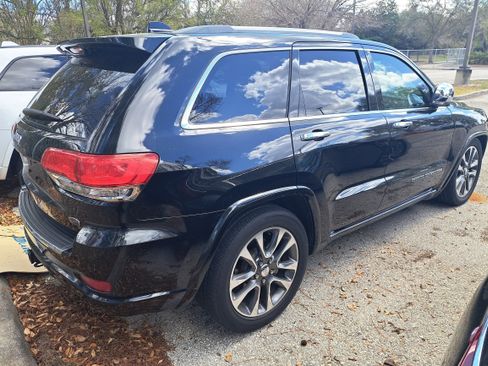 Used 2018 Jeep Grand Cherokee Overland image 12