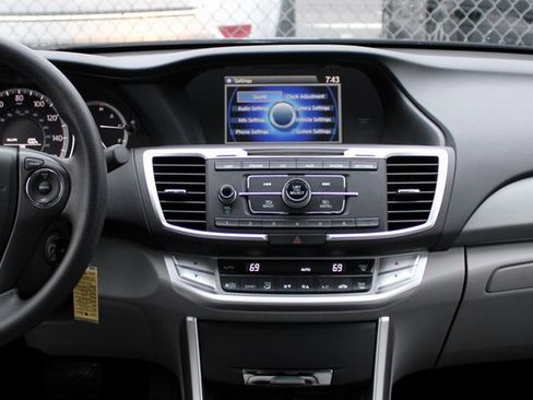 Used 2013 Honda Accord LX image 26