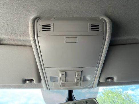 Used 2019 Volkswagen Tiguan SE FWD image 33