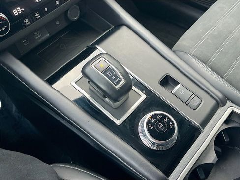 Used 2024 Mitsubishi Outlander SE image 17