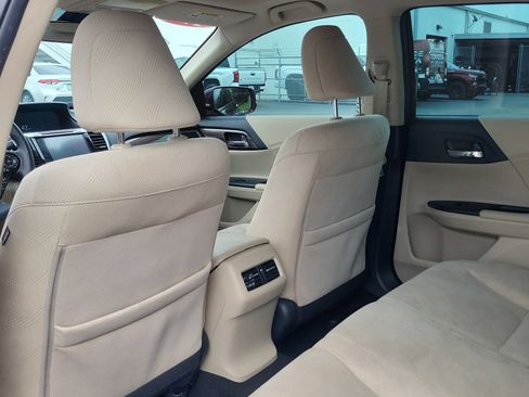 Used 2017 Honda Accord EX image 12