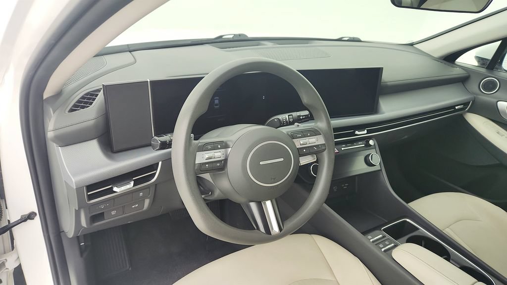 Used 2025 Hyundai Sonata SEL FWD image 13