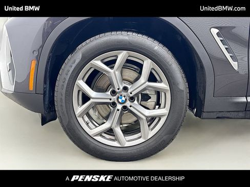 Used 2025 BMW X4 xDrive30i AWD/4WD image 2