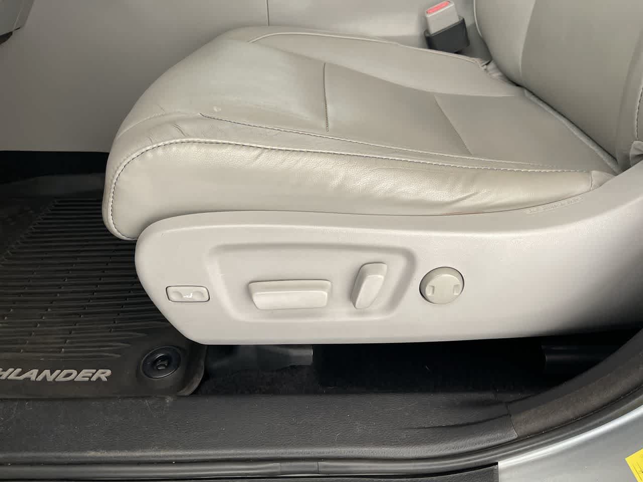 Used 2018 Toyota Highlander XLE AWD/4WD image 12