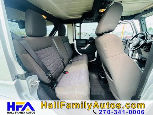 Used 2012 Jeep Wrangler Unlimited Sahara w/ Connectivity Group AWD/4WD image 25