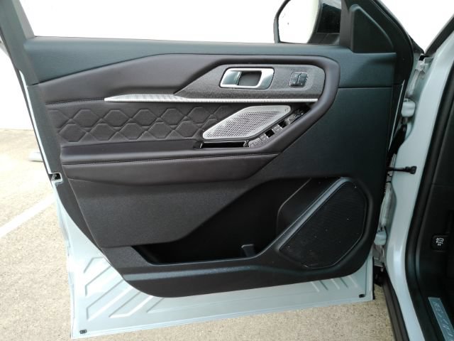 Used 2025 Ford Explorer Platinum w/ LUX Leather Package AWD/4WD image 15