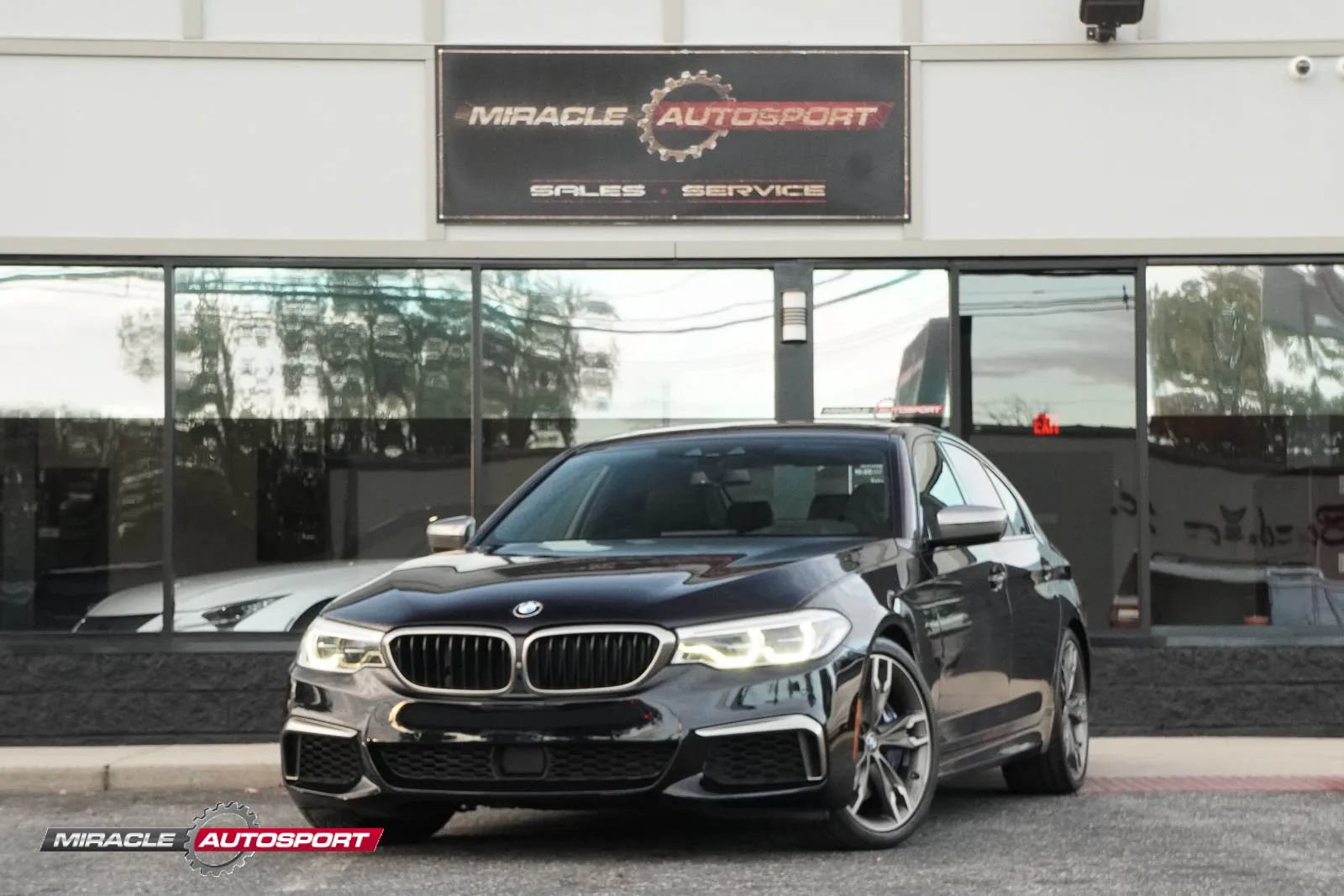 Used 2018 BMW M550i xDrive AWD/4WD image 1