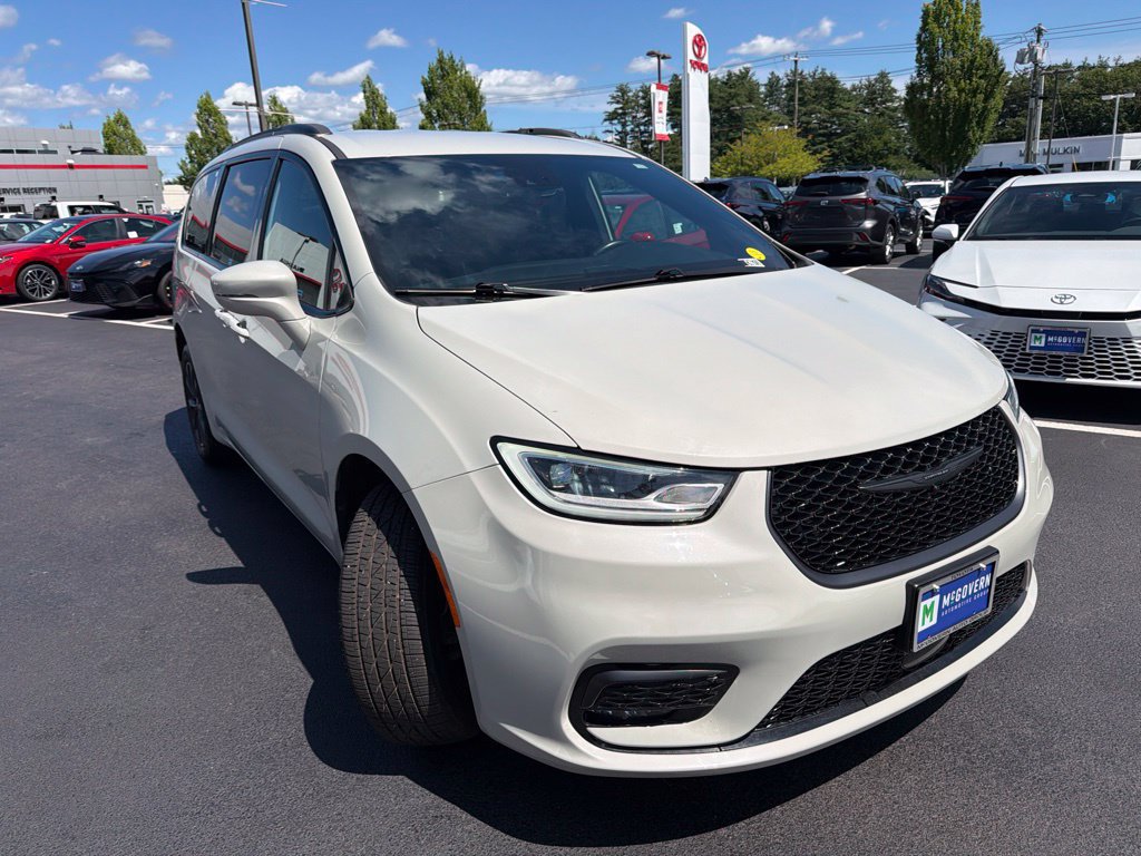 Used 2021 Chrysler Pacifica Touring-L w/ S Appearance Package AWD/4WD image 3