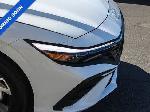Used 2025 Hyundai Elantra SEL FWD image 10