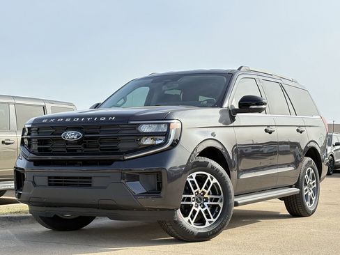 New 2026 Ford Expedition Active image 2