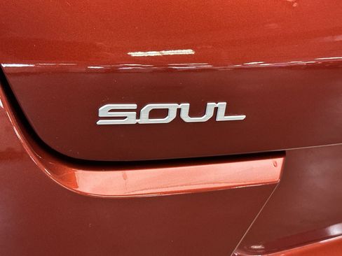 Used 2025 Kia Soul LX w/ LX Technology Package FWD image 22