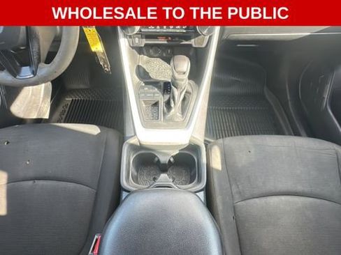 Used 2020 Toyota RAV4 LE FWD image 9
