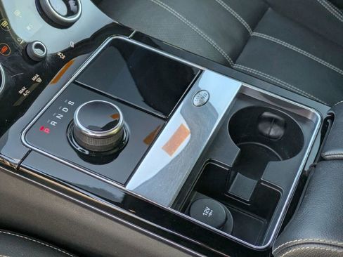 Used 2018 Land Rover Range Rover Velar R-Dynamic SE image 24