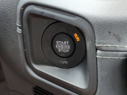 Used 2024 Jeep Gladiator Mojave w/ Technology Group AWD/4WD image 28
