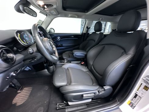 Certified 2024 MINI Cooper SE image 12