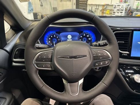 New 2026 Chrysler Pacifica Select FWD image 15