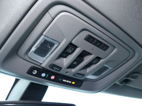 Used 2019 Chevrolet Silverado 1500 LTZ AWD/4WD image 23
