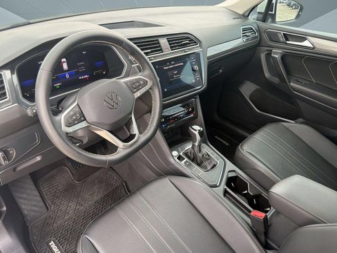 Used 2023 Volkswagen Tiguan SE FWD image 4