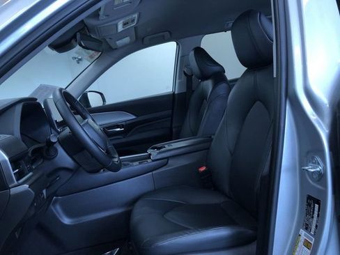 Certified 2025 Toyota Grand Highlander AWD image 18