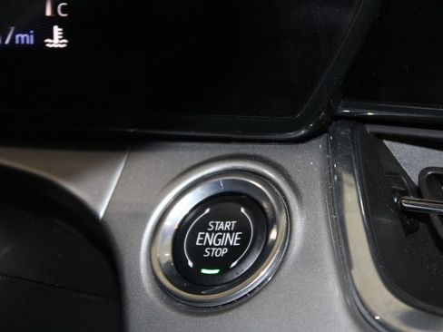 Used 2025 Chevrolet Trax LT w/ LT Convenience Package image 39