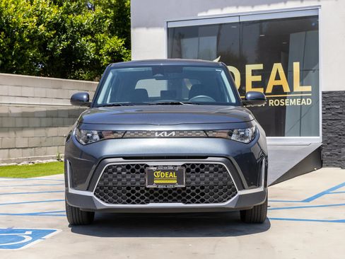 Used 2025 Kia Soul LX w/ LX Technology Package FWD image 4