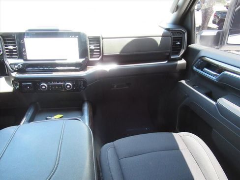 Used 2025 GMC Sierra 2500 SLE AWD/4WD image 14