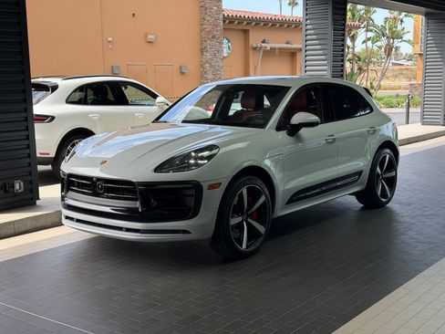 Certified 2024 Porsche Macan GTS AWD/4WD image 7