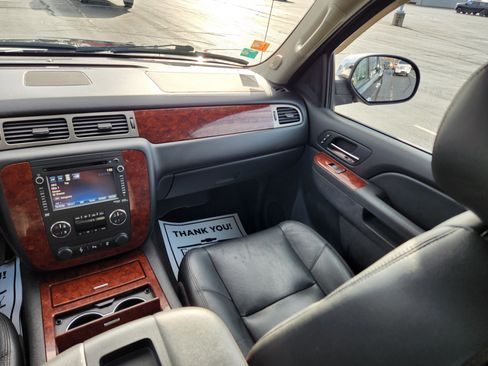 Used 2013 Chevrolet Avalanche LTZ image 16