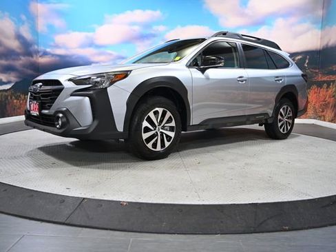 Used 2025 Subaru Outback Premium w/ Popular Package #1A image 4