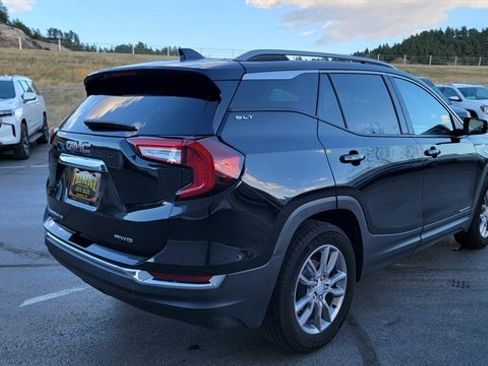 Used 2024 GMC Terrain SLT image 5