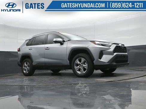Used 2025 Toyota RAV4 XLE AWD/4WD image 38