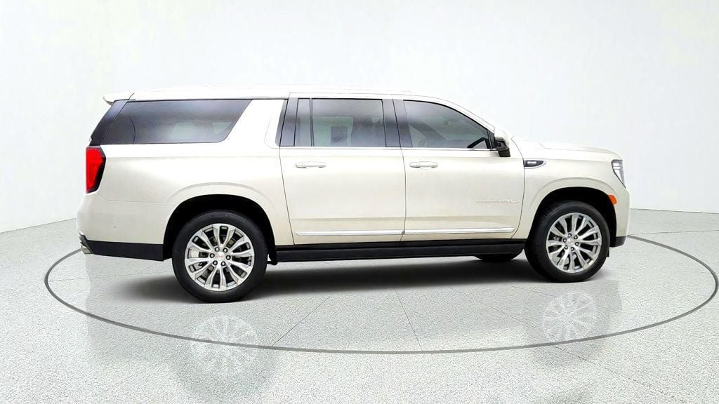 Used 2023 GMC Yukon XL Denali w/ Denali Reserve Package AWD/4WD image 4