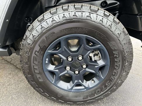 Used 2023 Jeep Wrangler Unlimited w/ Sun & Screen Package AWD/4WD image 17