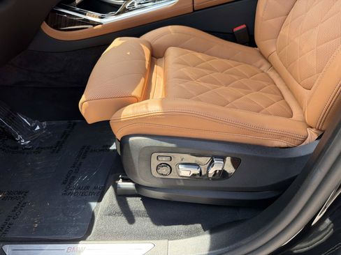 Used 2026 BMW X7 xDrive40i w/ Premium Package AWD/4WD image 17